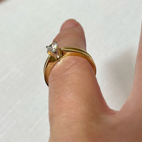 18k Gold Solitaire Diamond Ring. Diamond is .25ct S1 G; total 3.5 grams - Picture 6 of 16